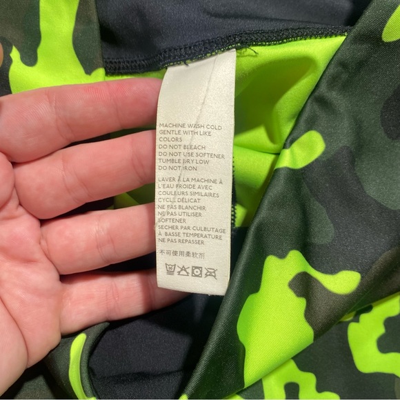 Free People Movement Tide Is High Green Neon Camo 7/8 Activewear LeggingSize S-M - Picture 12 of 15